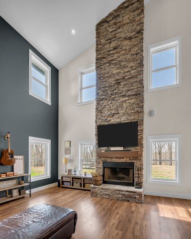 1658 Apache Trl, Pegram, TN 37143