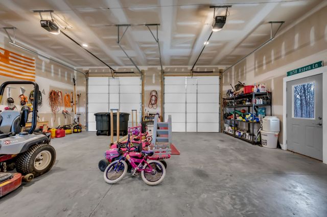 1658 Apache Trl, Pegram, TN 37143