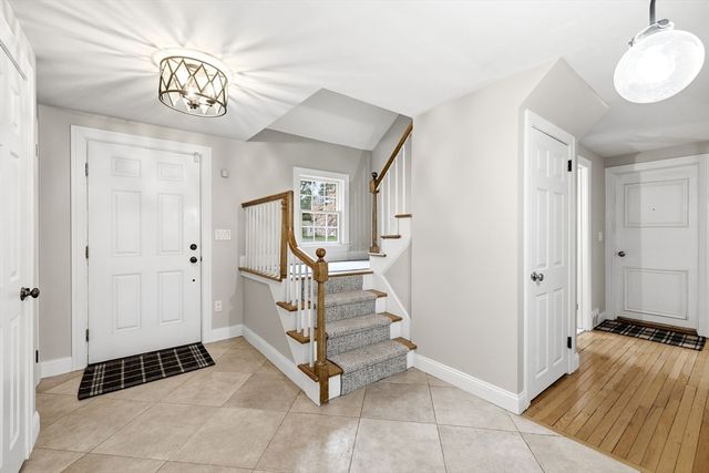 7 Brewster Rd, West Springfield, MA 01089