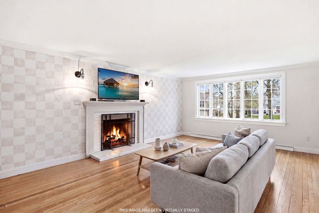 7 Brewster Rd, West Springfield, MA 01089