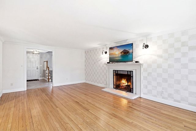 7 Brewster Rd, West Springfield, MA 01089