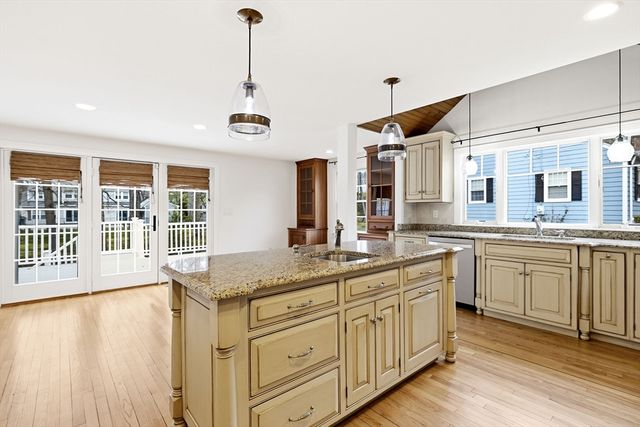 7 Brewster Rd, West Springfield, MA 01089