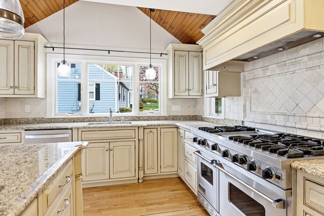 7 Brewster Rd, West Springfield, MA 01089