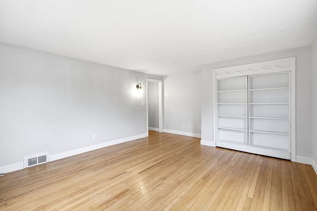 7 Brewster Rd, West Springfield, MA 01089