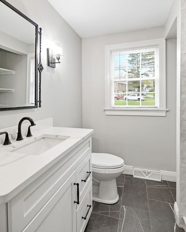 7 Brewster Rd, West Springfield, MA 01089