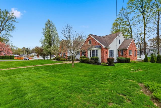 7 Brewster Rd, West Springfield, MA 01089