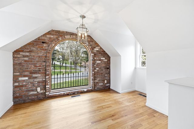 7 Brewster Rd, West Springfield, MA 01089
