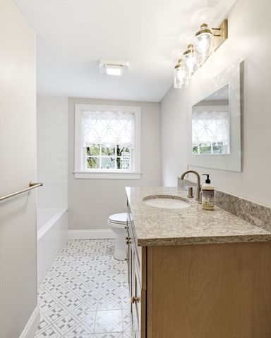 7 Brewster Rd, West Springfield, MA 01089