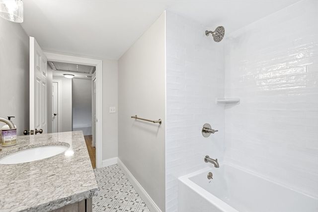 7 Brewster Rd, West Springfield, MA 01089