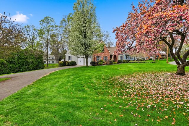 7 Brewster Rd, West Springfield, MA 01089