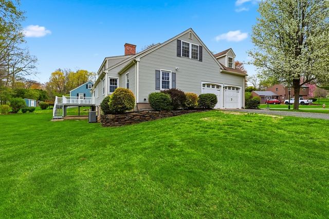 7 Brewster Rd, West Springfield, MA 01089