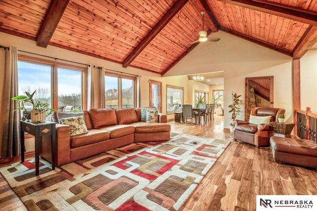 10955 N 58th Plaza, Omaha, NE 68152