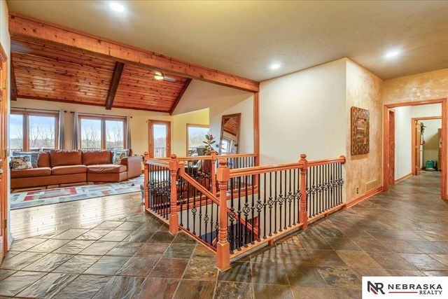 10955 N 58th Plaza, Omaha, NE 68152