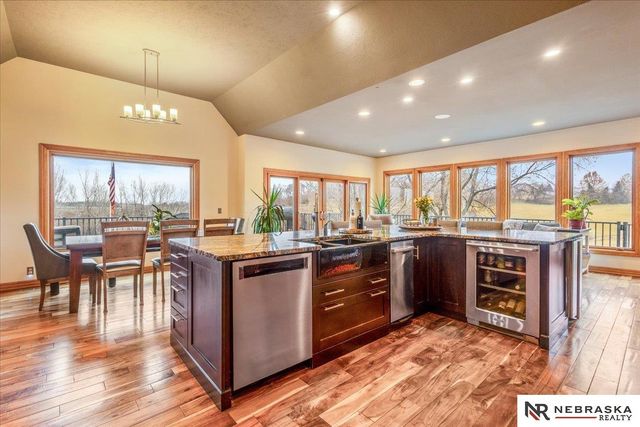 10955 N 58th Plaza, Omaha, NE 68152