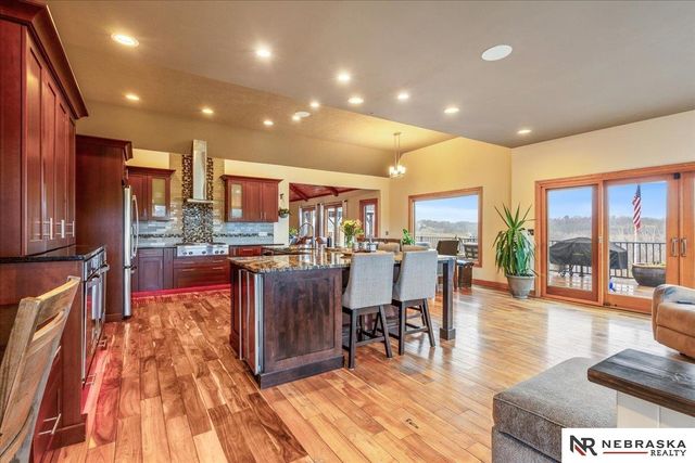 10955 N 58th Plaza, Omaha, NE 68152