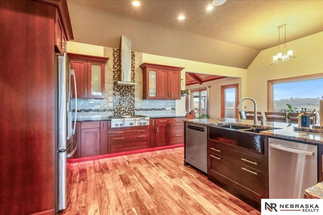 10955 N 58th Plaza, Omaha, NE 68152