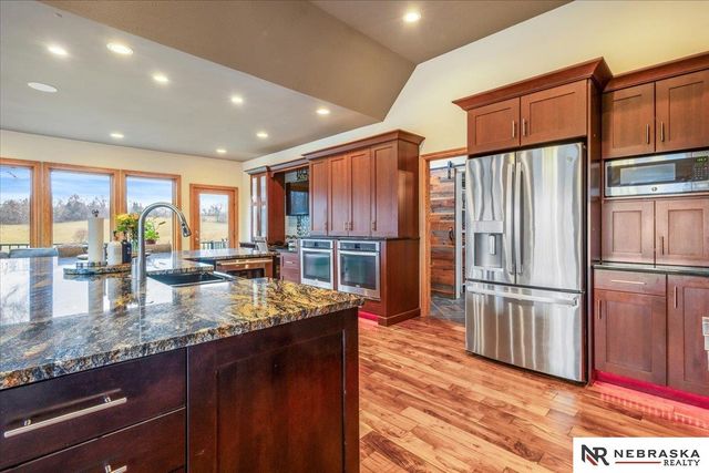 10955 N 58th Plaza, Omaha, NE 68152