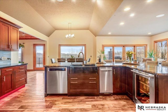 10955 N 58th Plaza, Omaha, NE 68152