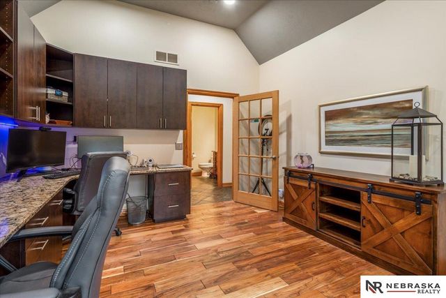 10955 N 58th Plaza, Omaha, NE 68152