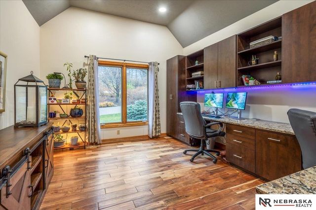 10955 N 58th Plaza, Omaha, NE 68152