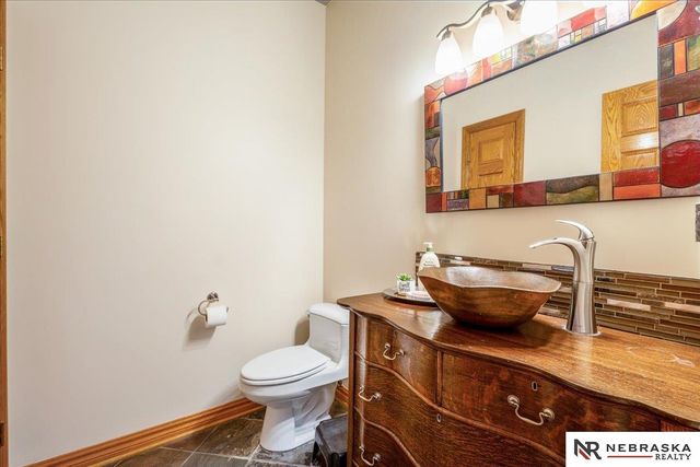 10955 N 58th Plaza, Omaha, NE 68152