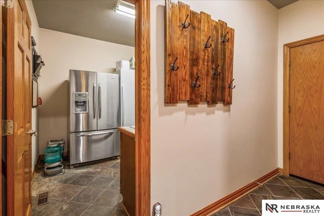 10955 N 58th Plaza, Omaha, NE 68152