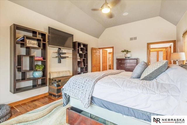 10955 N 58th Plaza, Omaha, NE 68152