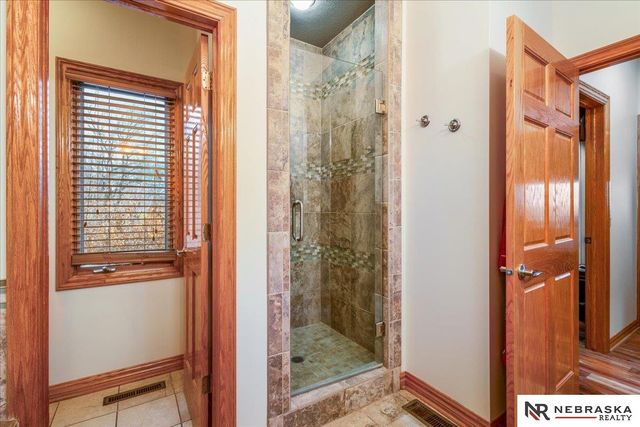 10955 N 58th Plaza, Omaha, NE 68152