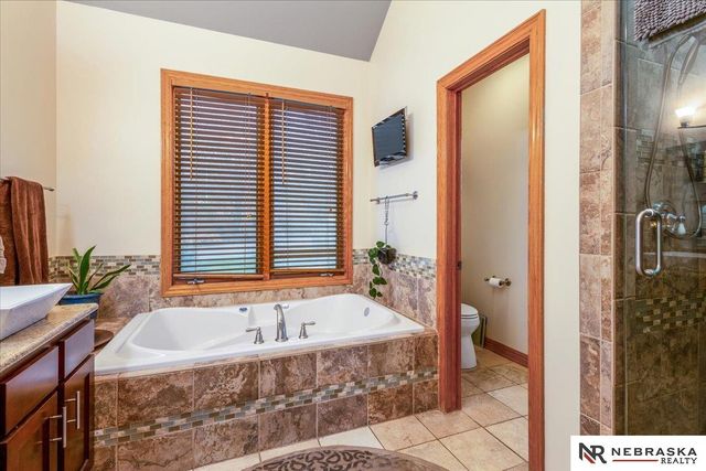 10955 N 58th Plaza, Omaha, NE 68152