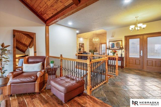 10955 N 58th Plaza, Omaha, NE 68152