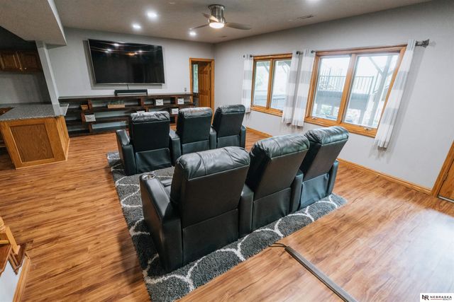 10955 N 58th Plaza, Omaha, NE 68152