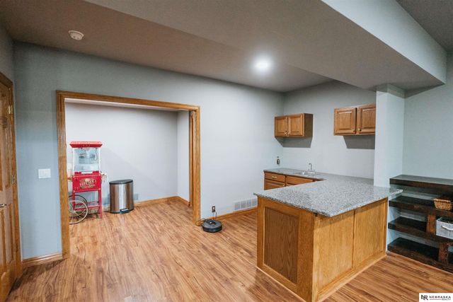 10955 N 58th Plaza, Omaha, NE 68152