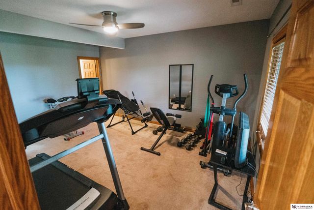 10955 N 58th Plaza, Omaha, NE 68152