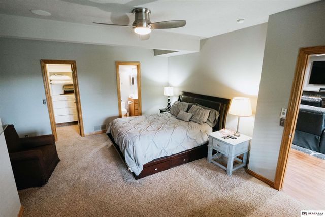 10955 N 58th Plaza, Omaha, NE 68152