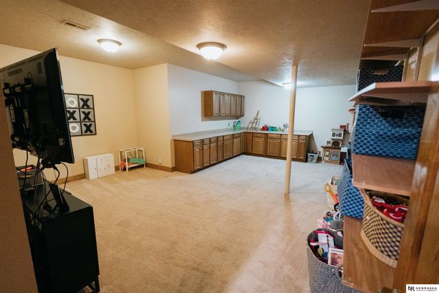 10955 N 58th Plaza, Omaha, NE 68152