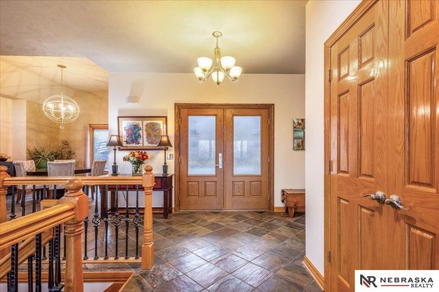 10955 N 58th Plaza, Omaha, NE 68152