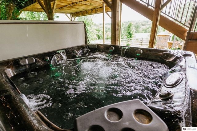 10955 N 58th Plaza, Omaha, NE 68152