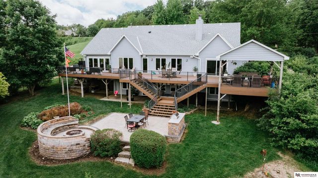 10955 N 58th Plaza, Omaha, NE 68152