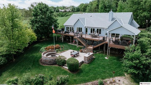 10955 N 58th Plaza, Omaha, NE 68152