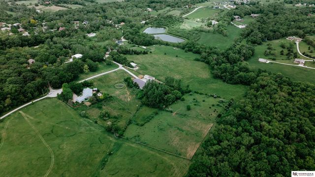 10955 N 58th Plaza, Omaha, NE 68152