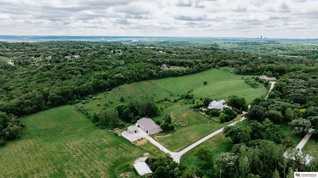 10955 N 58th Plaza, Omaha, NE 68152