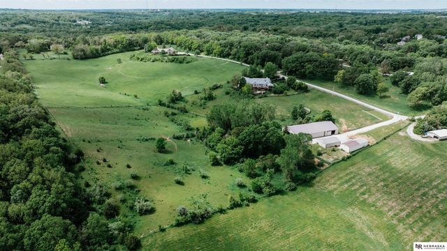 10955 N 58th Plaza, Omaha, NE 68152