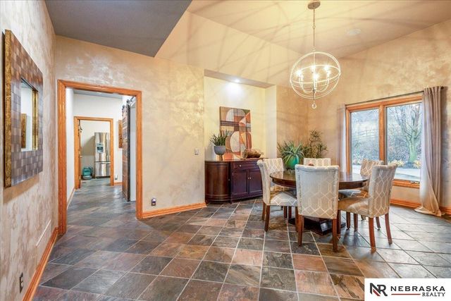 10955 N 58th Plaza, Omaha, NE 68152