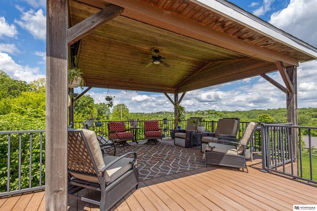 10955 N 58th Plaza, Omaha, NE 68152