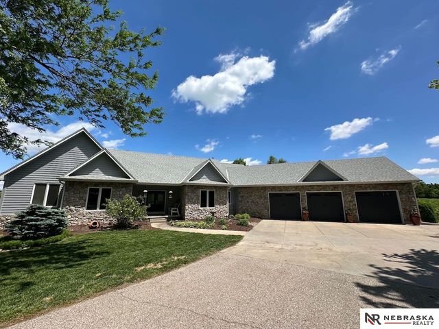 10955 N 58th Plaza, Omaha, NE 68152