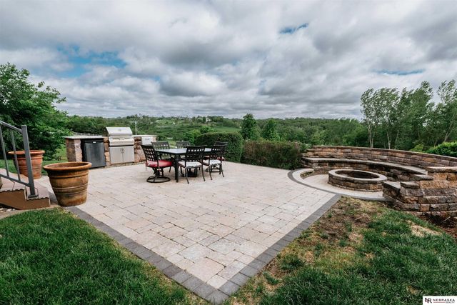 10955 N 58th Plaza, Omaha, NE 68152