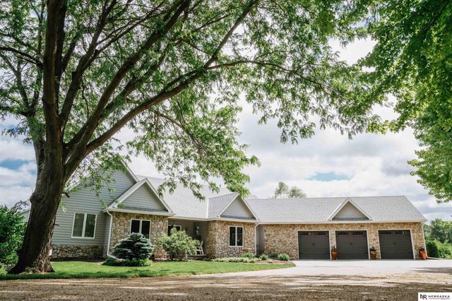 10955 N 58th Plaza, Omaha, NE 68152