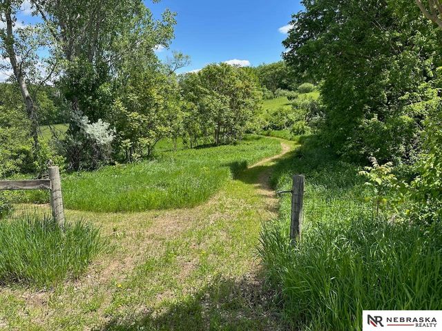 10955 N 58th Plaza, Omaha, NE 68152