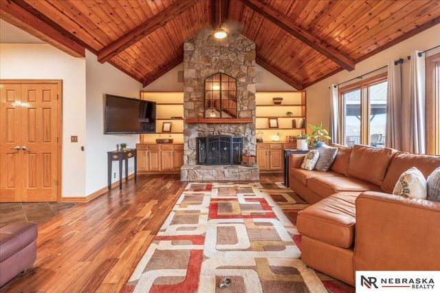 10955 N 58th Plaza, Omaha, NE 68152