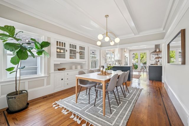 382 382 50Th St, Oakland, CA 94609